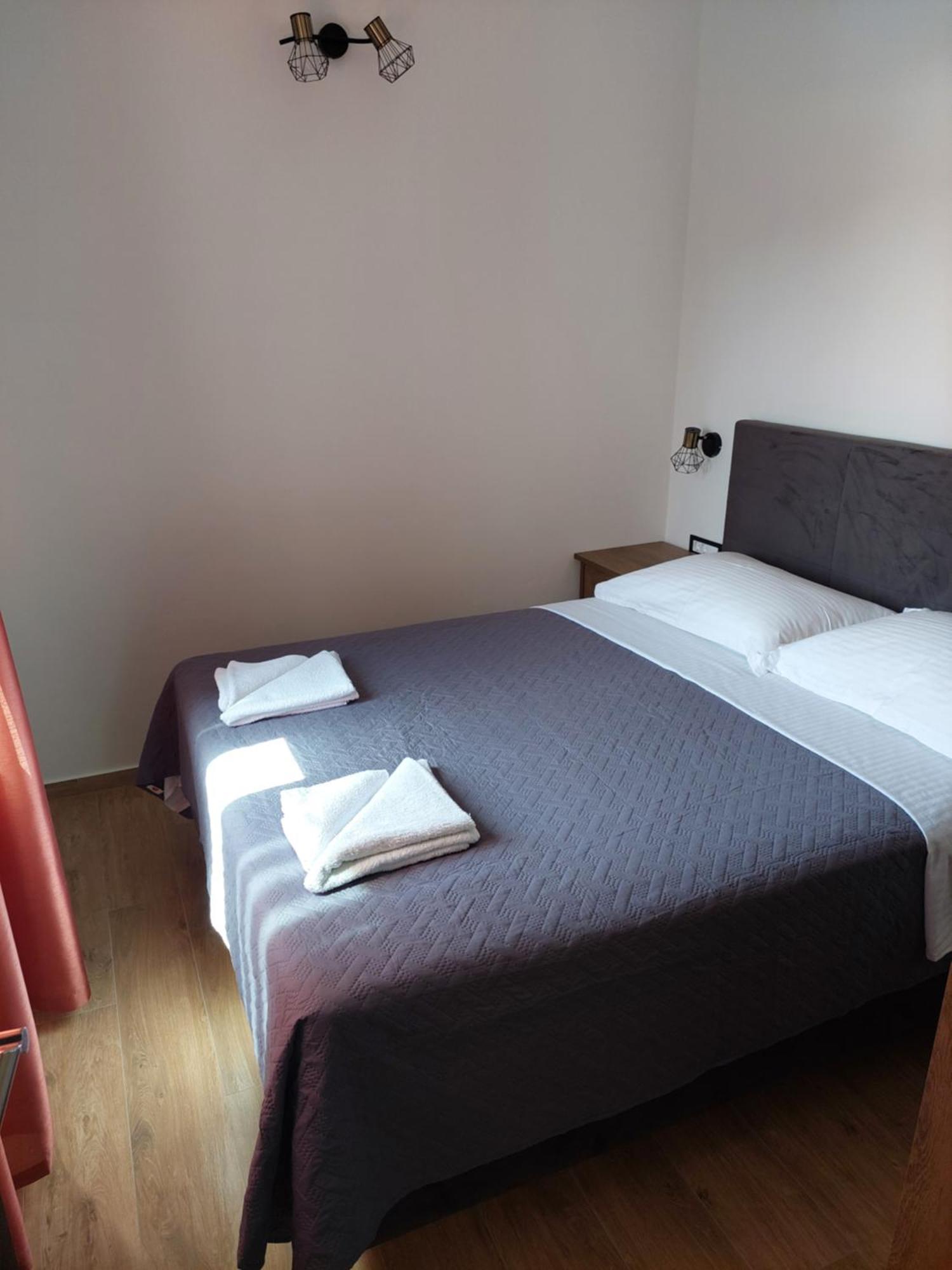 Apartmani Karla Paklenica Starigrad Paklenica Eksteriør bilde
