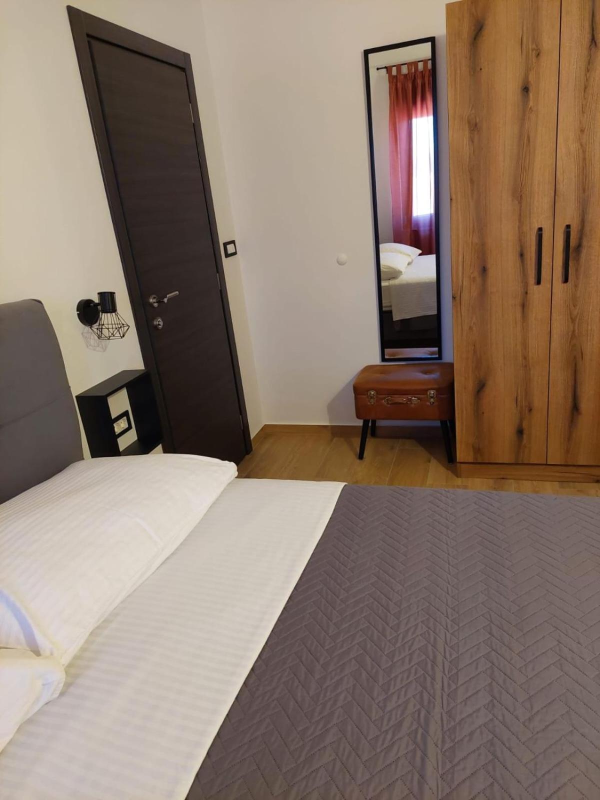 Apartmani Karla Paklenica Starigrad Paklenica Eksteriør bilde